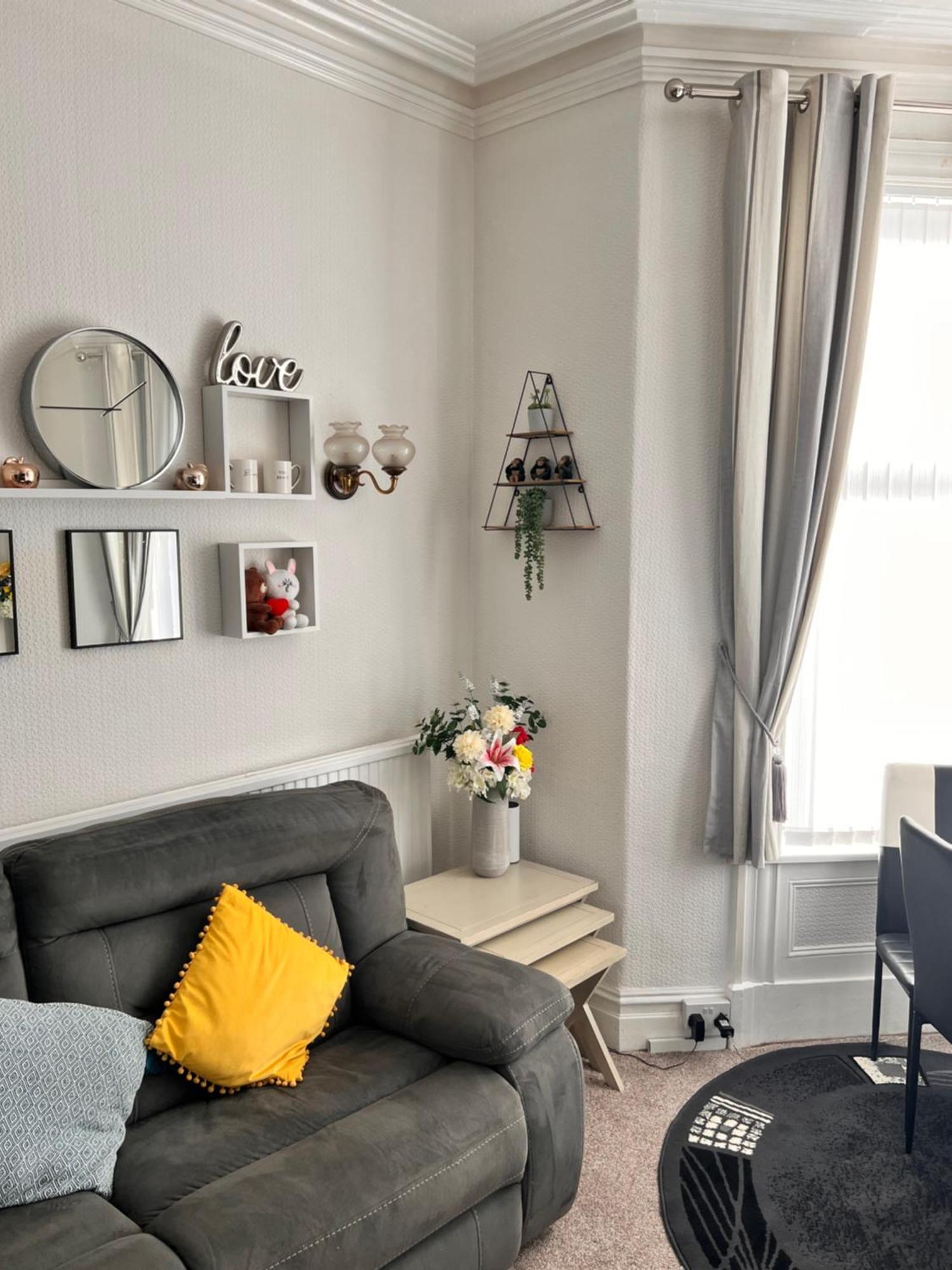 Victoria House - Self Catering Quiet Guesthouse - Adult Singles And Couples Only ブラックプール エクステリア 写真