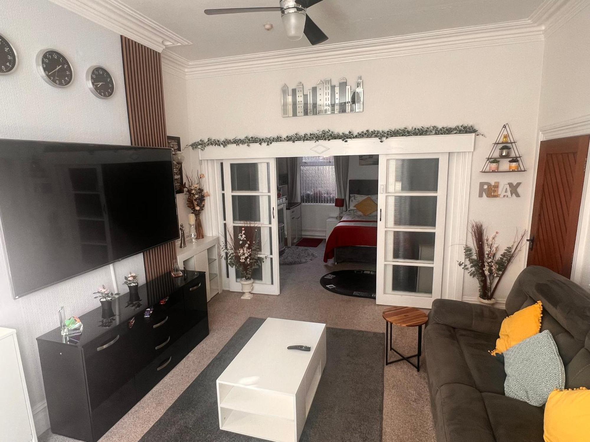 Victoria House - Self Catering Quiet Guesthouse - Adult Singles And Couples Only ブラックプール エクステリア 写真