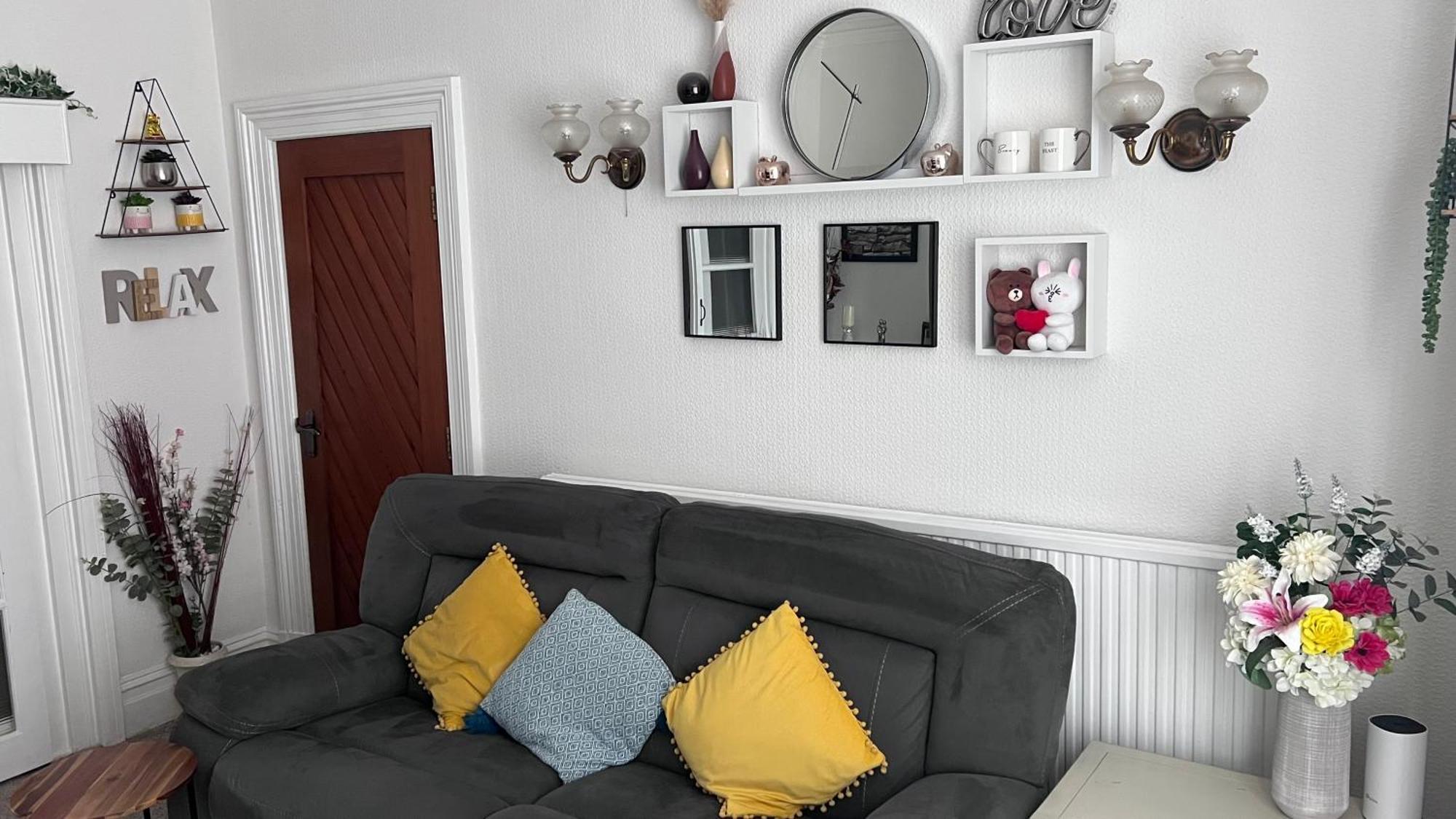 Victoria House - Self Catering Quiet Guesthouse - Adult Singles And Couples Only ブラックプール エクステリア 写真